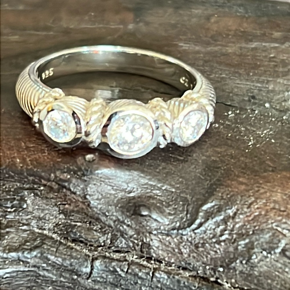 C130 Judith Ripka Vintage Sterling CZ Three Stone Bezel Ring Sz10